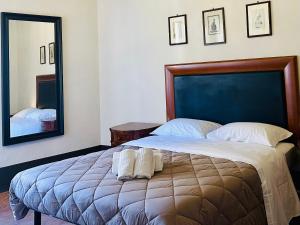 Domus An- Two Bedrooms Apartment -Antique and Historical Home