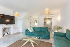 Frontline Beach Townhouse El Rosario- 4 Bedrooms