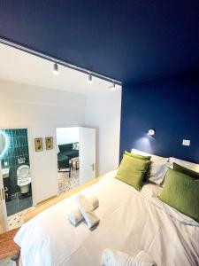 Apartment near Metro + Port