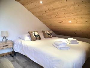 Chalets Chalet des Jonquilles - Au calme, bordant la foret : photos des chambres