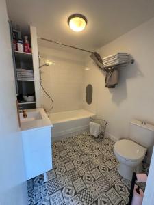 Maisons d'hotes 2 chambres, 4 a 6 voyageurs en centre ville, a 5 mins du zoo : Chambre Double - Vue sur Jardin