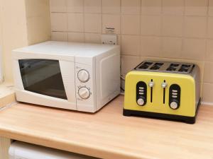 Garden Flat With a Heath Views & London Skyline - Pass the Keys