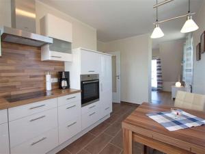 Albatros in the House of Aquarius