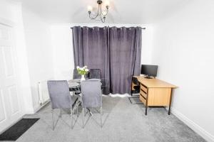 Comfy 2 Bedroom House for 4