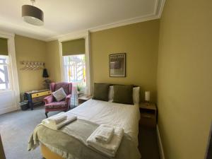 Double Room with Private Bathroom room in Grosvenor Place Guest House
