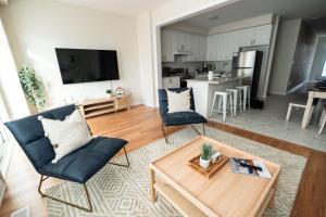 BRAND NEW home minutes from Niagara Falls.