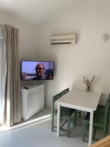 Maisonnette Mimosa H3 avec piscine intérieure chauffée accès plage à pied