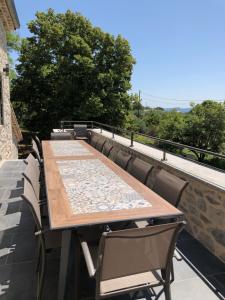 Maisons de vacances Maison de charme avec piscine couverte et 9000m2 : photos des chambres
