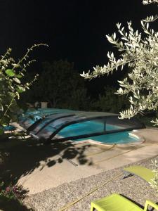 Maisons de vacances Maison de charme avec piscine couverte et 9000m2 : photos des chambres