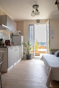 B&B / Chambres d'hotes gite le nieudegat chambre et table d'hote piscine climatisation proche de Sarlat au coeur de la nature : photos des chambres