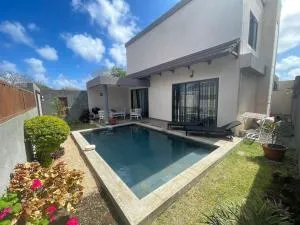 Villa privée moderne Grand Baie 8 places 4chambres - Roche Terre