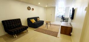 Two room 54m2 apt, WiFi, free parking, terrace, near central park
