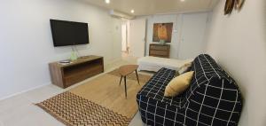 Two room 54m2 apt, WiFi, free parking, terrace, near central park