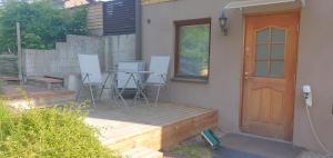 Two room 54m2 apt, WiFi, free parking, terrace, near central park