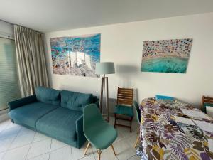 VUE EPOUSTOUFLANTE SUR BANDOL & LA MER 2 pièces, piscine tout confort 4 étoiles, très calme, terrasse spacieuse sans vis à vis, parking privé résidence standing
