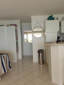 VUE EPOUSTOUFLANTE SUR BANDOL & LA MER 2 pièces, piscine tout confort 4 étoiles, très calme, terrasse spacieuse sans vis à vis, parking privé résidence standing