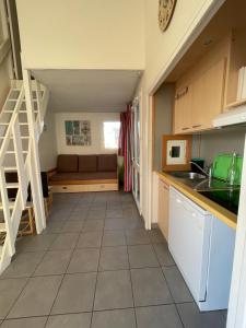 Complexes hoteliers Vacargeles casa Les Muriers et Les Chenes verts calme clim wifi animations piscine mini golf : photos des chambres