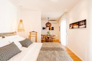 Suite Blanche by Aristotelous Square