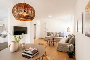 Suite Blanche by Aristotelous Square