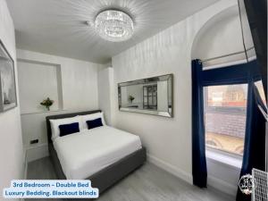 OCEAN ESCAPE 200m From the Sea, High Spec Town Centre Entire Flat, 3 Bedrooms, TVsRooms