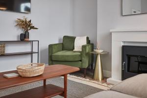 Cosy Coastal Apartment 1