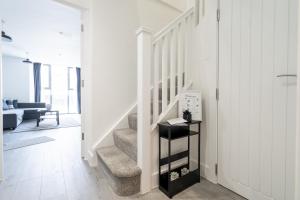 Hemel Apartments - Lilac Luxe
