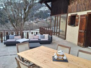 Appartements La Coufa - Spacieux duplex, terrasse, grand jardin, sejour cosy en famille ou entre amis avec vue montagnes : photos des chambres