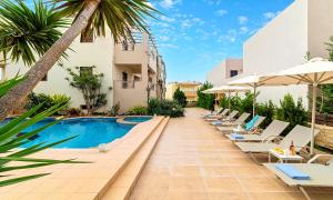 Azure Horizon Villa Heated Pool Beach at 550 m