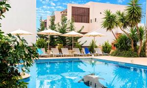 Azure Horizon Villa Heated Pool Beach at 550 m