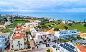 Azure Horizon Villa Heated Pool Beach at 550 m