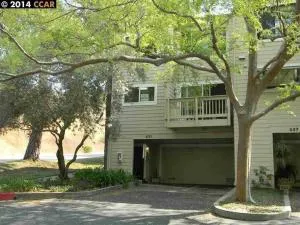 Lovely 3-Bedroom Townhouse with Pool - لافاييت