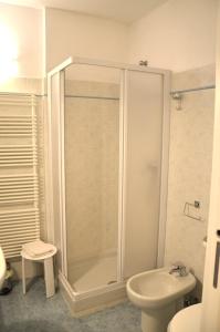 Pae veciu camera privata con bagno