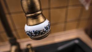 Izeria 112 Riverside House