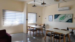 Deluxe Studio near Nuvali, Enchanted Kingdom - Fast WiFi, 55" UHD TV with Netflix & Prime Video, Free Pool Access