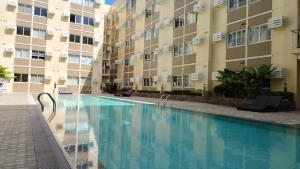 Deluxe Studio near Nuvali, Enchanted Kingdom - Fast WiFi, 55" UHD TV with Netflix & Prime Video, Free Pool Access