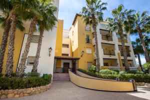 Buganvilla Apartment, 95m2, 3 Bedrooms, Terrace, 300m to Los Locos Beach