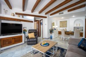 Buganvilla Apartment, 95m2, 3 Bedrooms, Terrace, 300m to Los Locos Beach