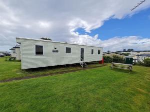 3 Bedroom Deluxe Caravan at Haven Devon Cliffs
