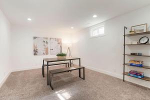 5-Bedrooms! Stylish and Modern Home, Pets Welcome!