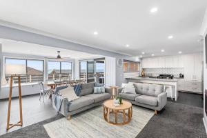 Hood Road Beach House- Hamptons inspired sleeps 9