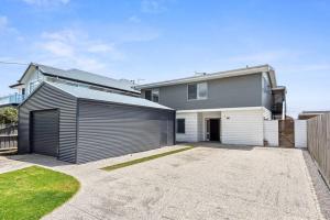 Hood Road Beach House- Hamptons inspired sleeps 9