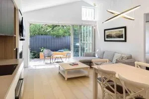 Beach luxury retreat- 2 bedroom, 2 bathroom, shops, pet friendly, parking - Wallington