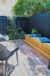 Beach luxury retreat- 2 bedroom, 2 bathroom, shops, pet friendly, parking