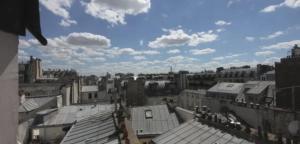 Sous les toits de Paris shared place