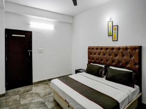 Hotel O Omi Rooms