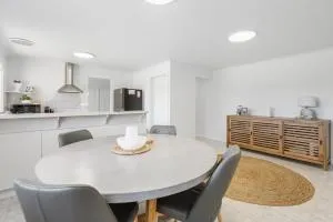 Albatross-96 Albatross Ave Hayborough - No Linen Included - Hayborough