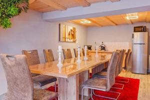 Montain Wild Chalet with Wooden Hot Tub