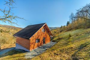 Montain Wild Chalet with Wooden Hot Tub