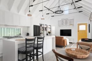 Luxury Stay with Private Heated Pool in Salamander Bay