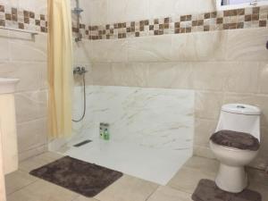 Cerca del Mar, Obelisco Hembra y Zona Colonial